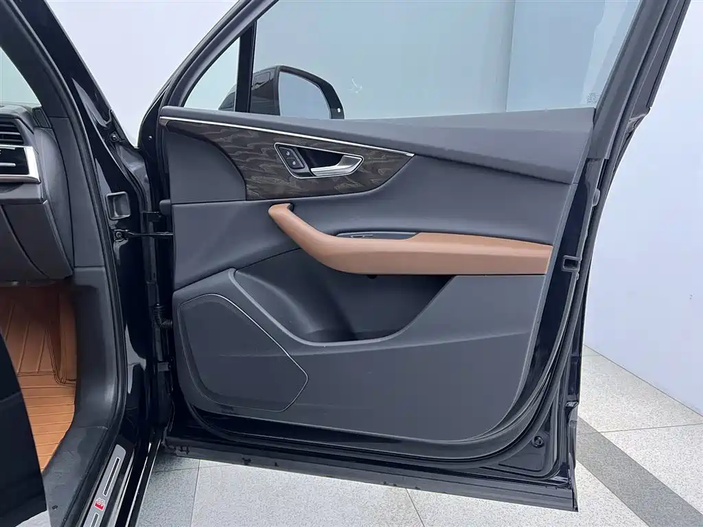 Audi Q7 2020 55 TFSI quattro Black Warrior Exclusive Edition фото 29