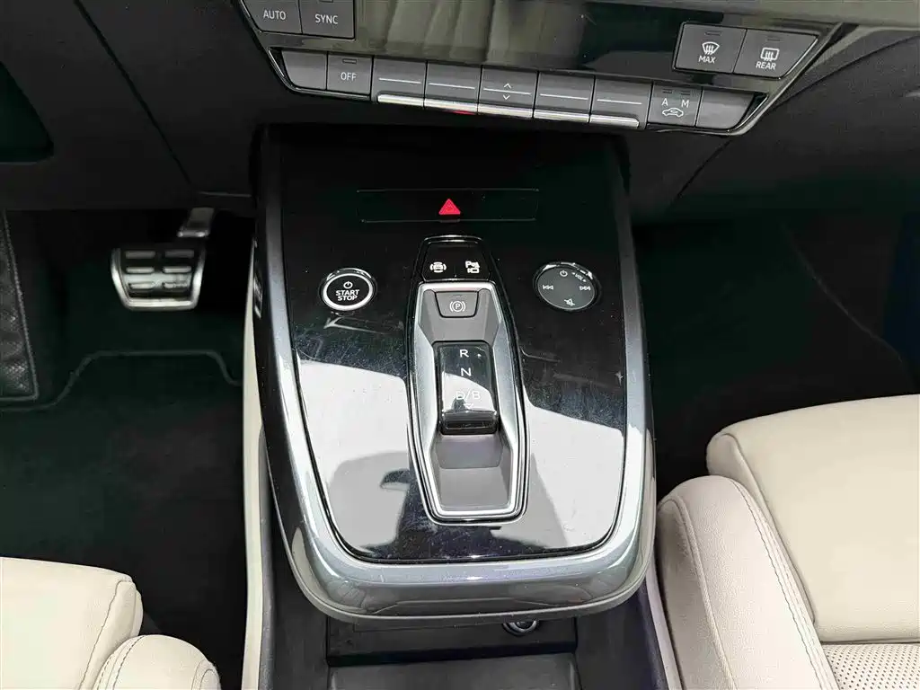 AUDI Q4 E TRON