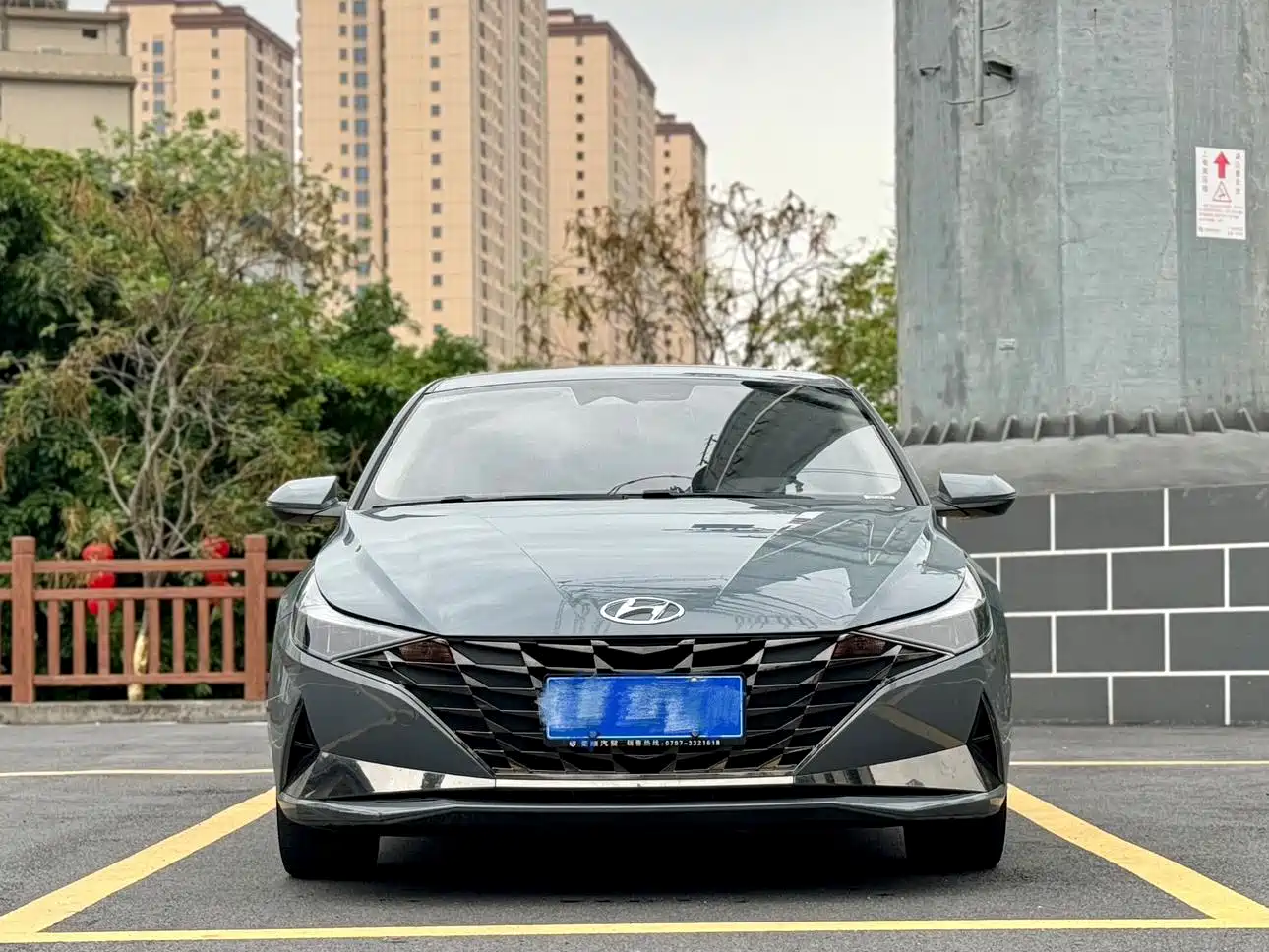 Hyundai Elantra 2021 1.5L CVT LUX Premium Edition фото 2