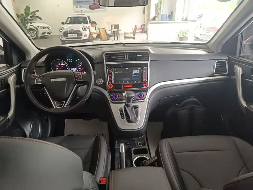 Фото 10 - Haval M6