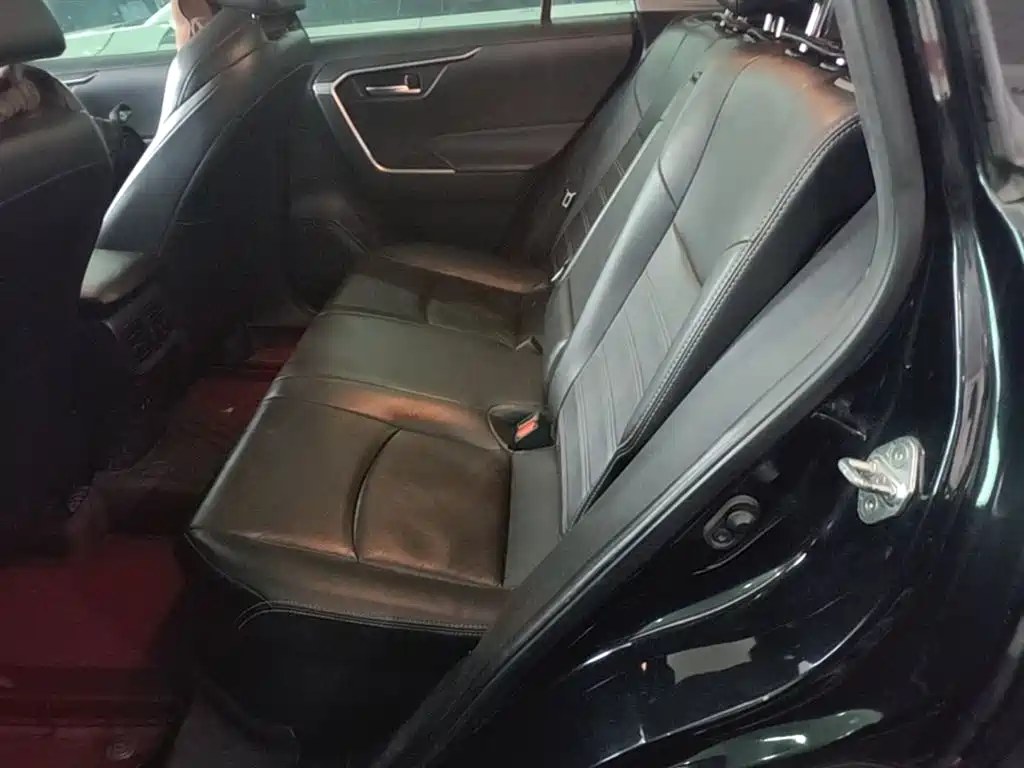Toyota Wildlander 2020 Dual Engine 2.5L E-CVT FWD Luxury фото 24