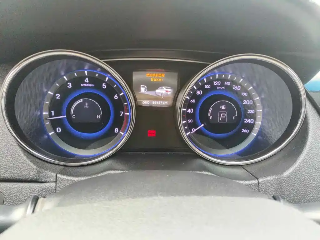 Photo 4 - Hyundai Sonata