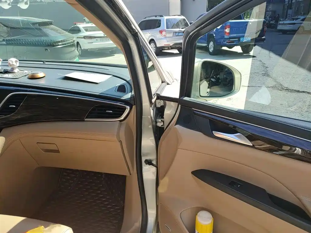 Buick GL8 2017 ES 28T Flagship China V фото 20