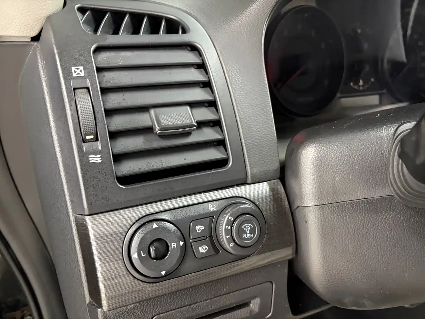 Chevrolet Captiva (Import) 2010 3.2 AT 7-Seater Flagship фото 14