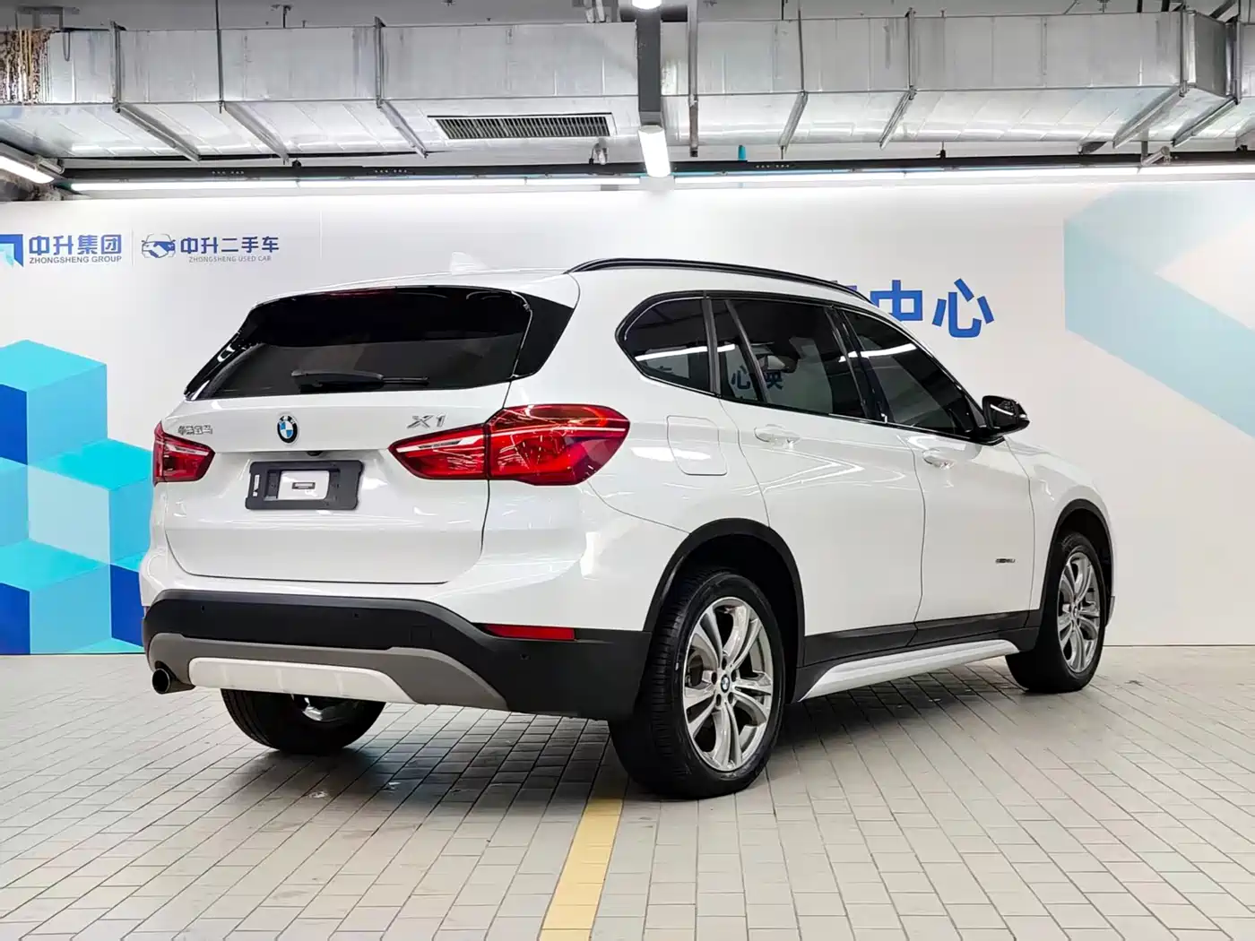 BMW X1 2018 sDrive18Li Premium Model фото 23