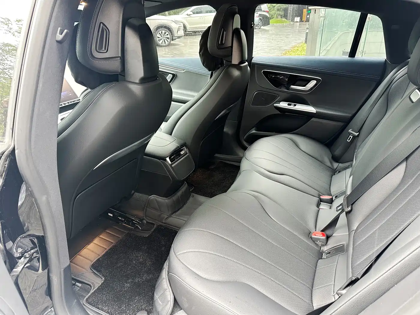 Mercedes-Benz EQE 2025 500 4MATIC Pioneer фото 15