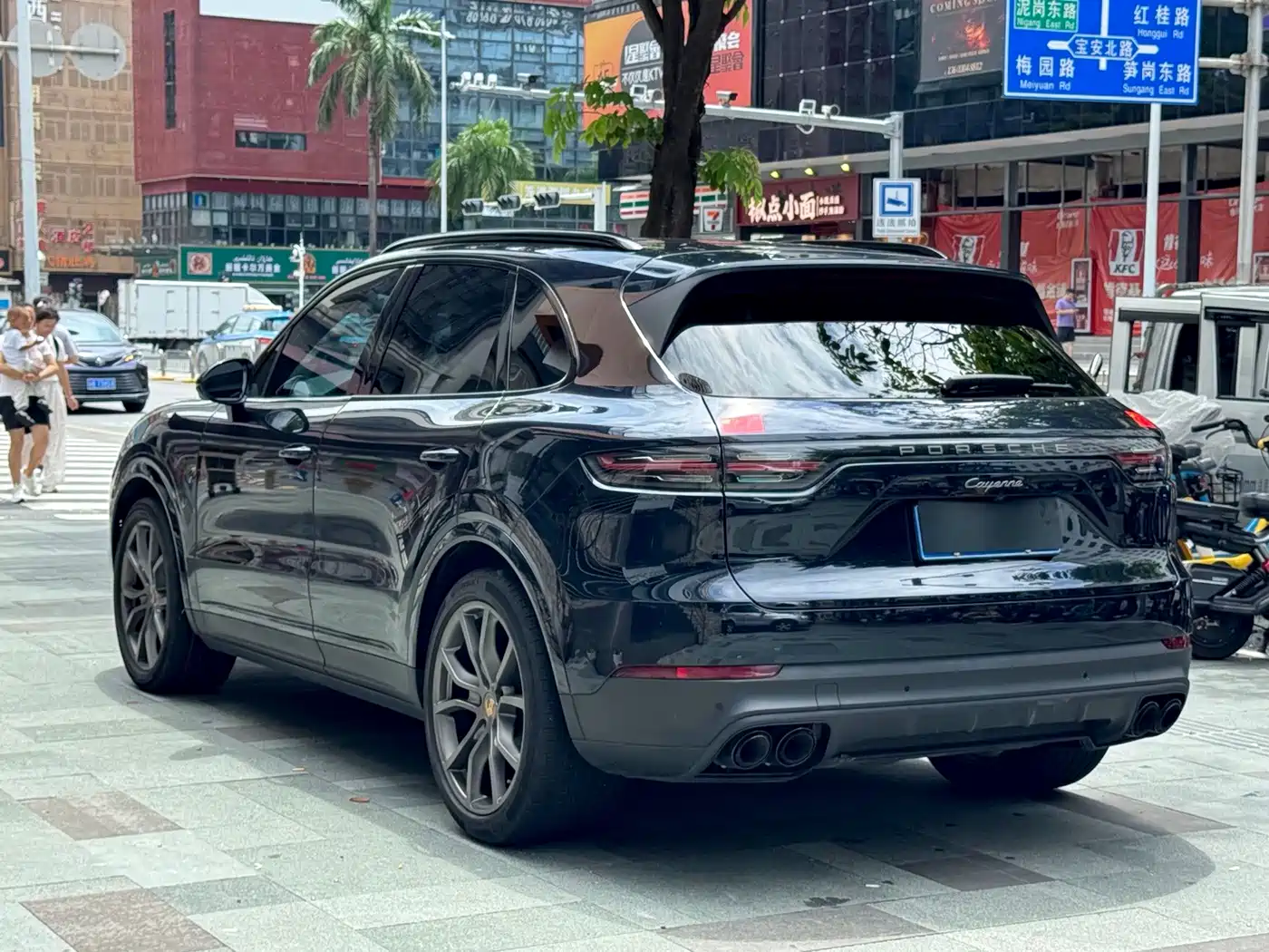 Photo 7 - Porsche Cayenne