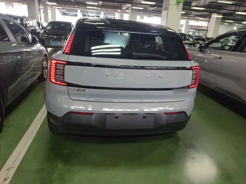 Volvo EX30 2024 2025 RWD Long Range Ultra