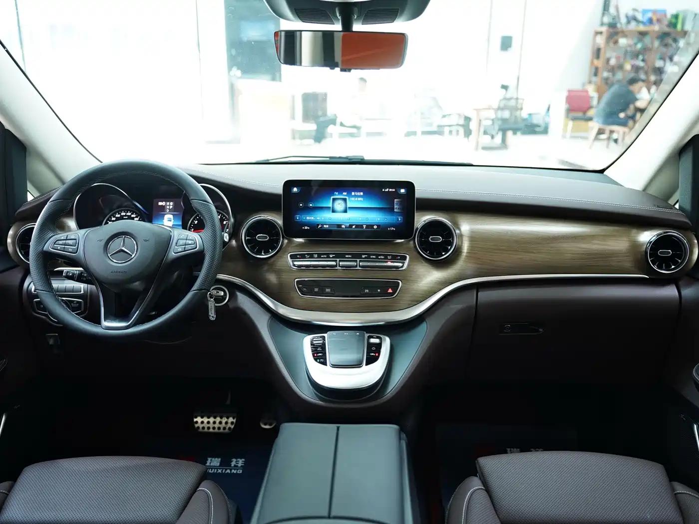 Mercedes-Benz V-Class 2024 2022 V 260 L Long Wheelbase Luxury Edition