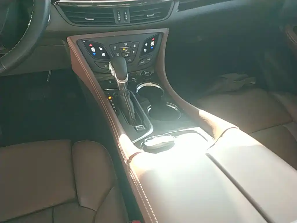 Фото 14 - Buick Envision Plus