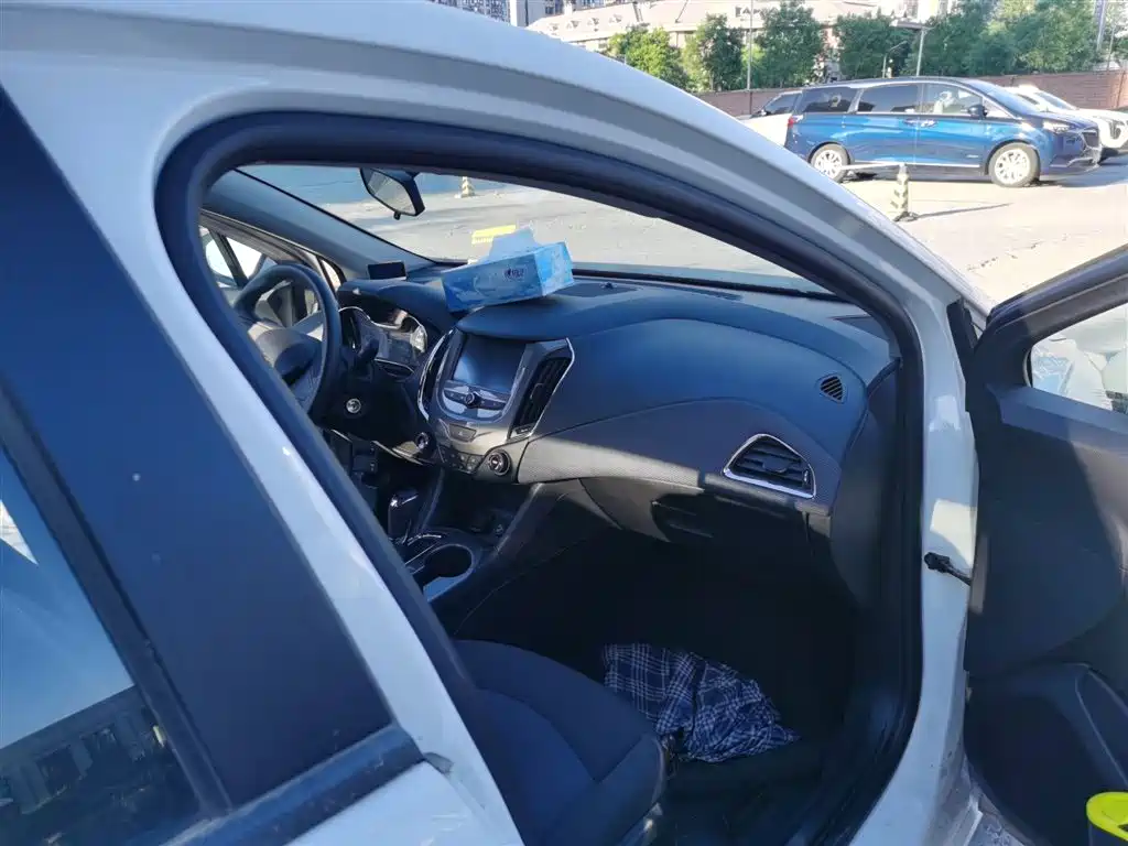 Chevrolet Cruze 2018 320 Automatic Pioneer Sunroof Edition фото 20