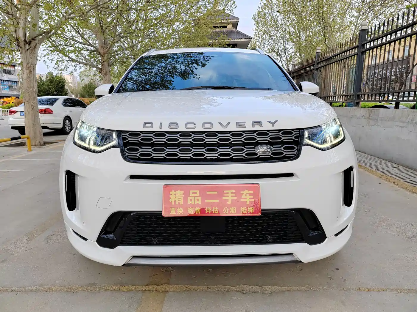 Land Rover Discovery Sport 2022 Model 249PS R-Dynamic S Performance Edition 5-Seater фото 2