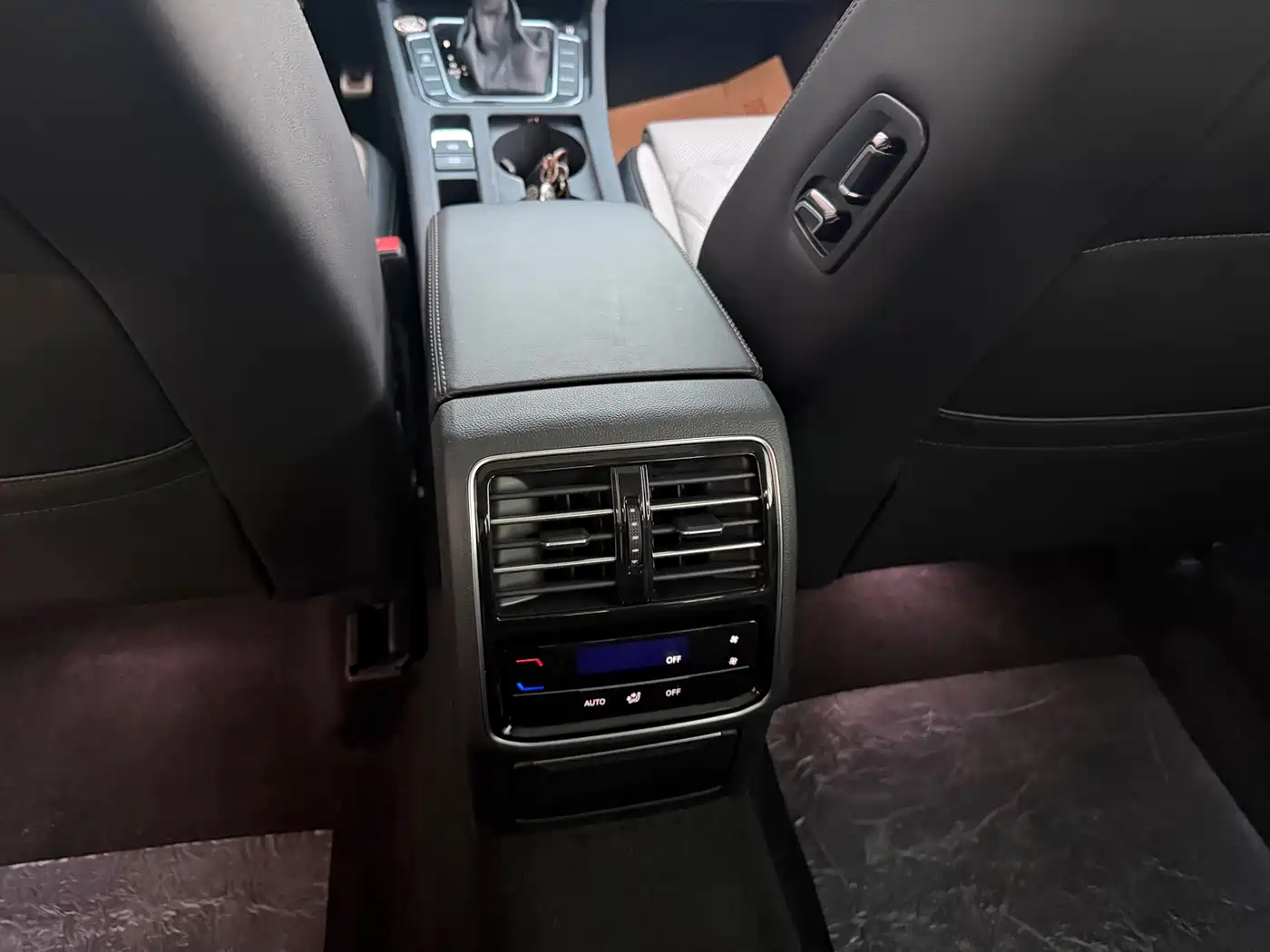 Volkswagen Magotan 2023 Model 2 Million Commemorative Edition 330TSI DSG Luxury фото 13