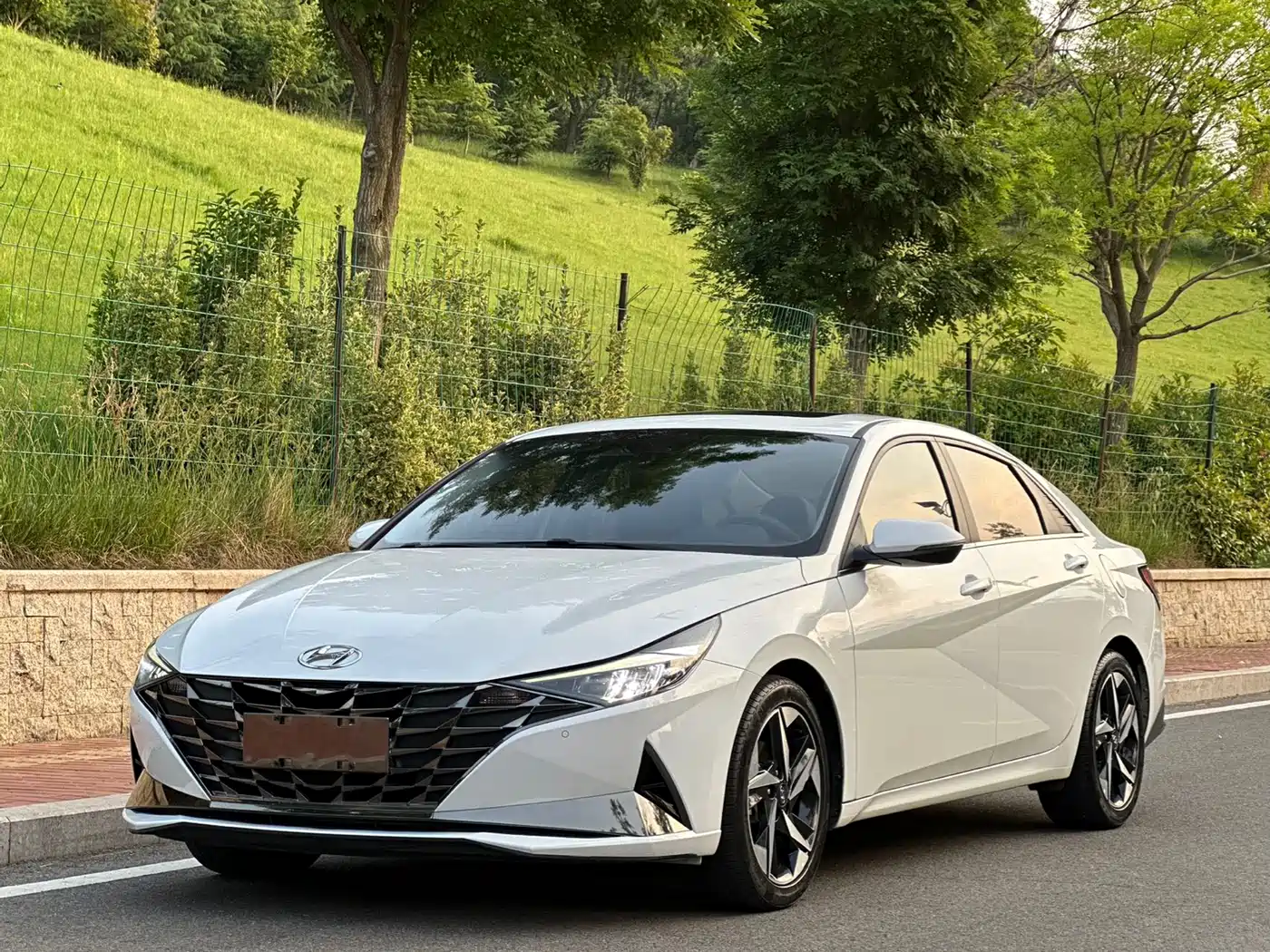 Hyundai Elantra 2022 1.5L CVT LUX Premium Edition