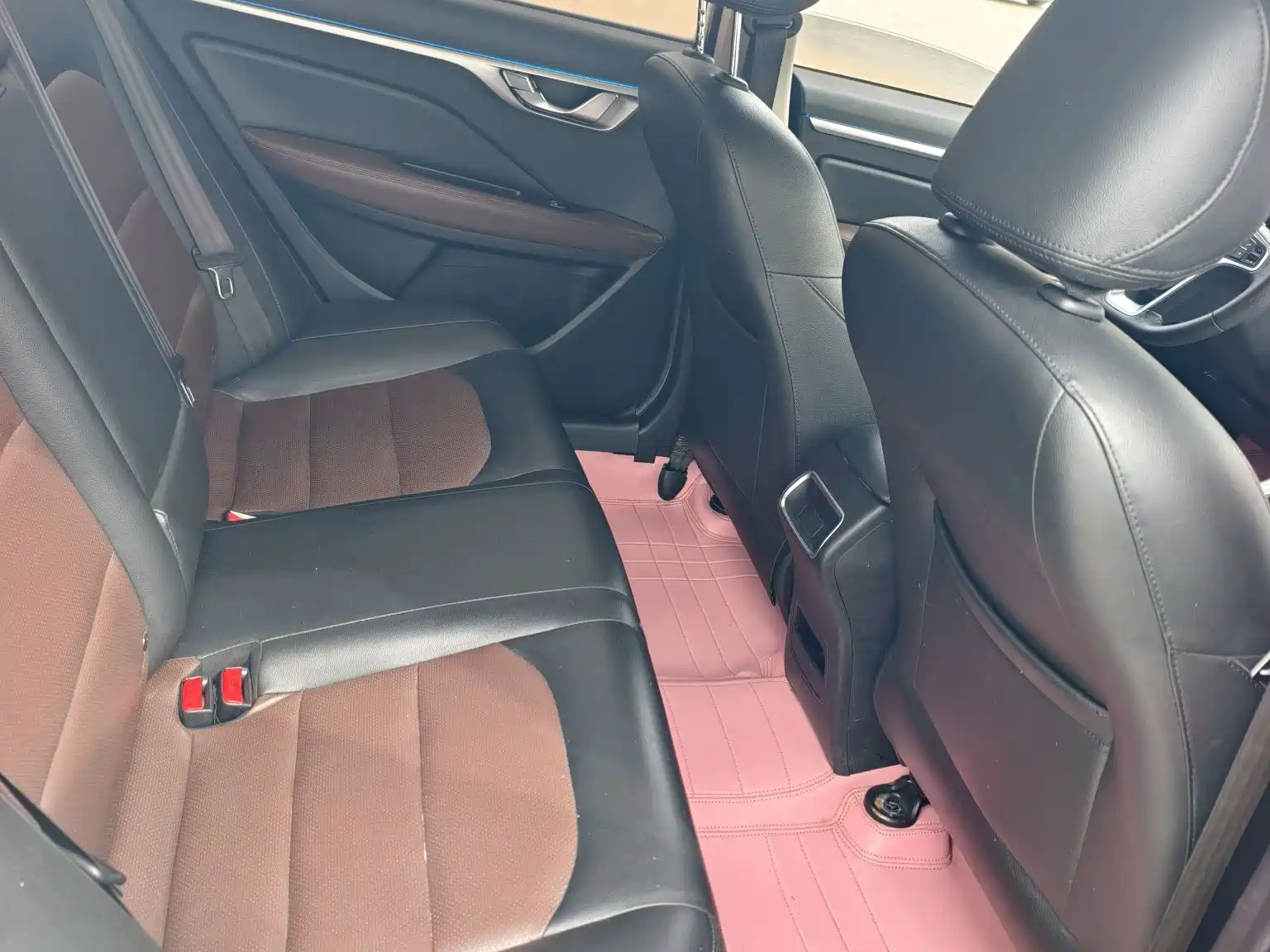 Фото 9 - Geely Vision