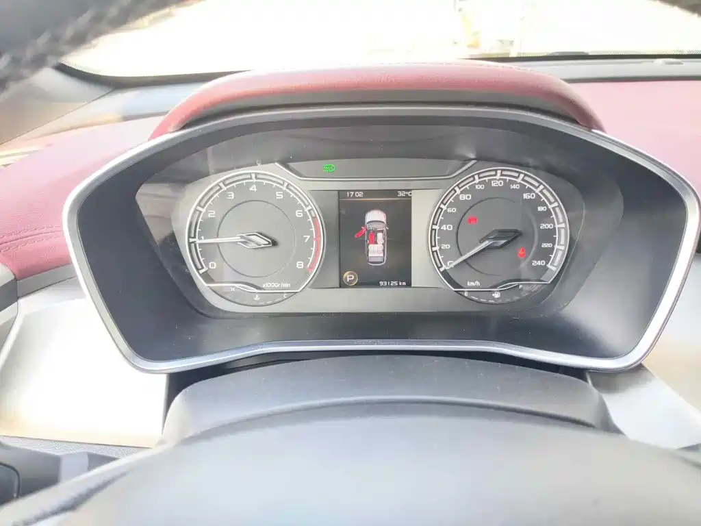Фото 4 - Geely Binyue