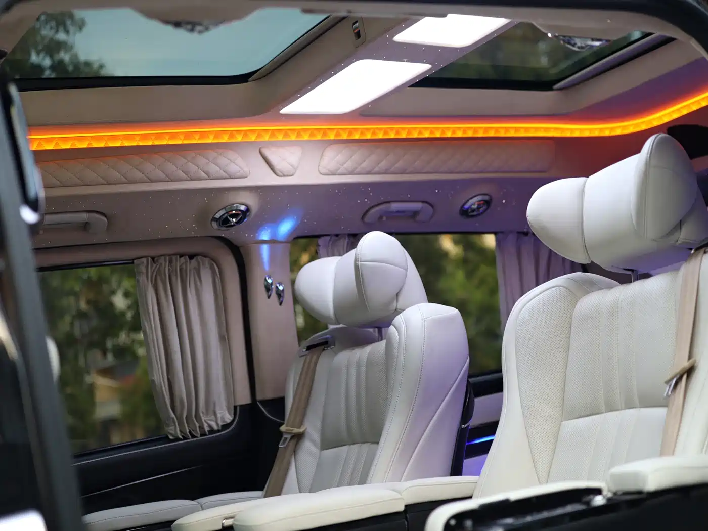 Mercedes-Benz V-Class 2018 V 260 L Premium Long Wheelbase Edition China VI фото 30