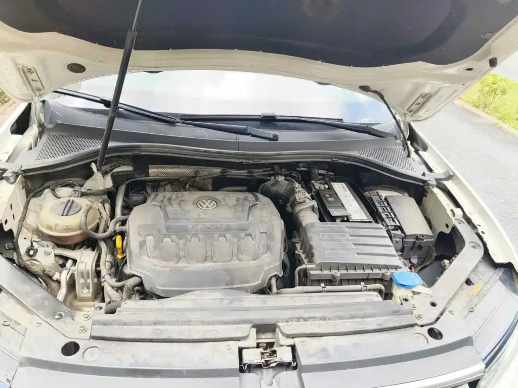 Photo 3 - Volkswagen Tiguan L