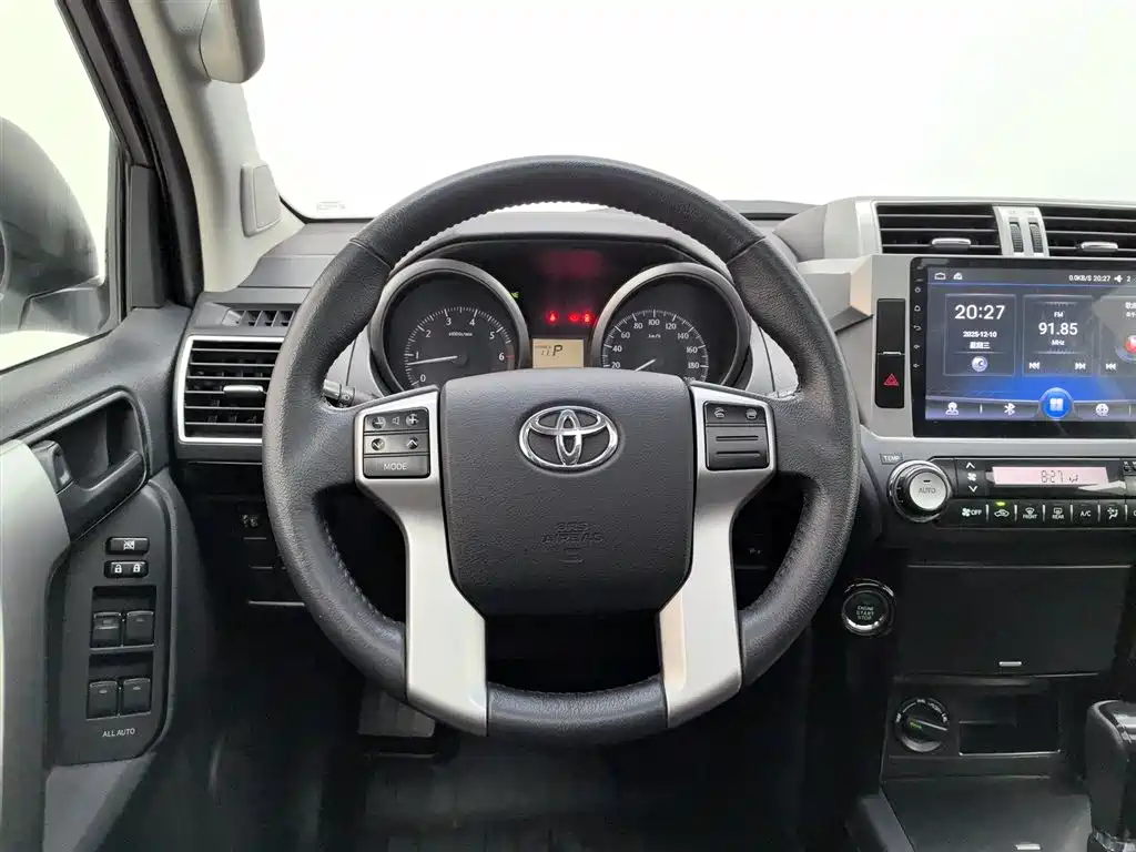 TOYOTA PRADO