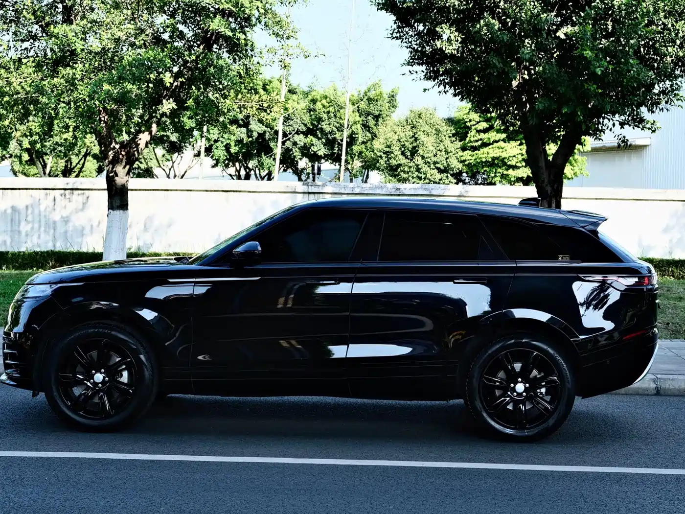 Land Rover Range Rover Velar 2022 250PS Golden Collector's Edition фото 6