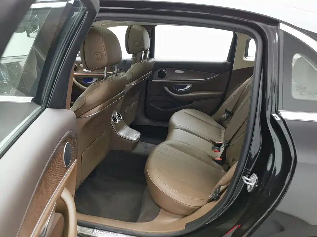 Mercedes-Benz E-Class, миниатюра 15