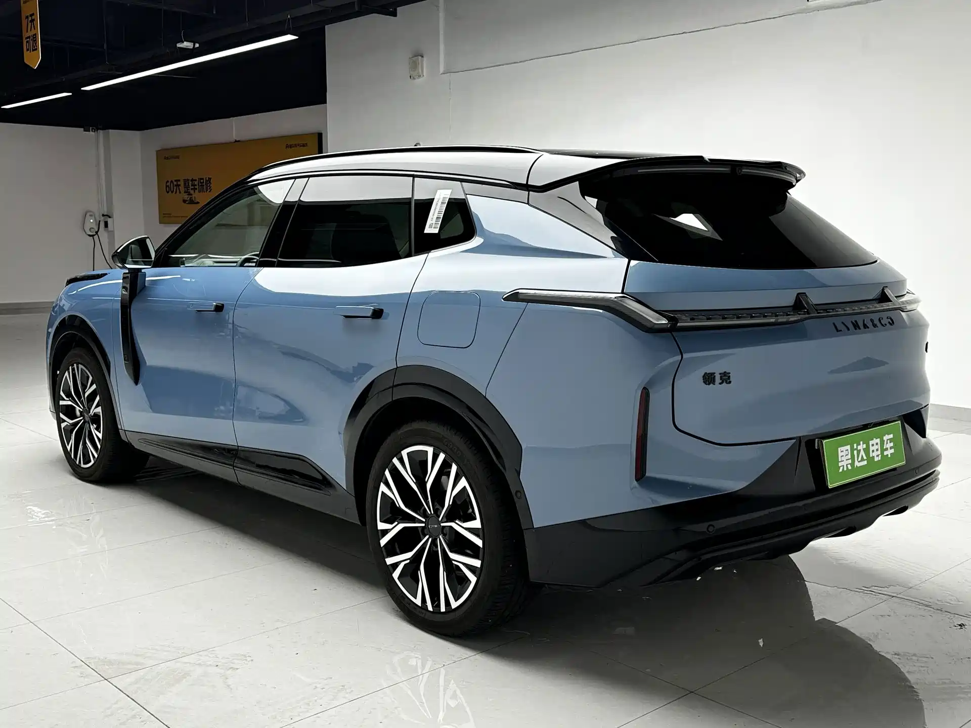 Фото 6 - Lynk & Co 08 EM-P