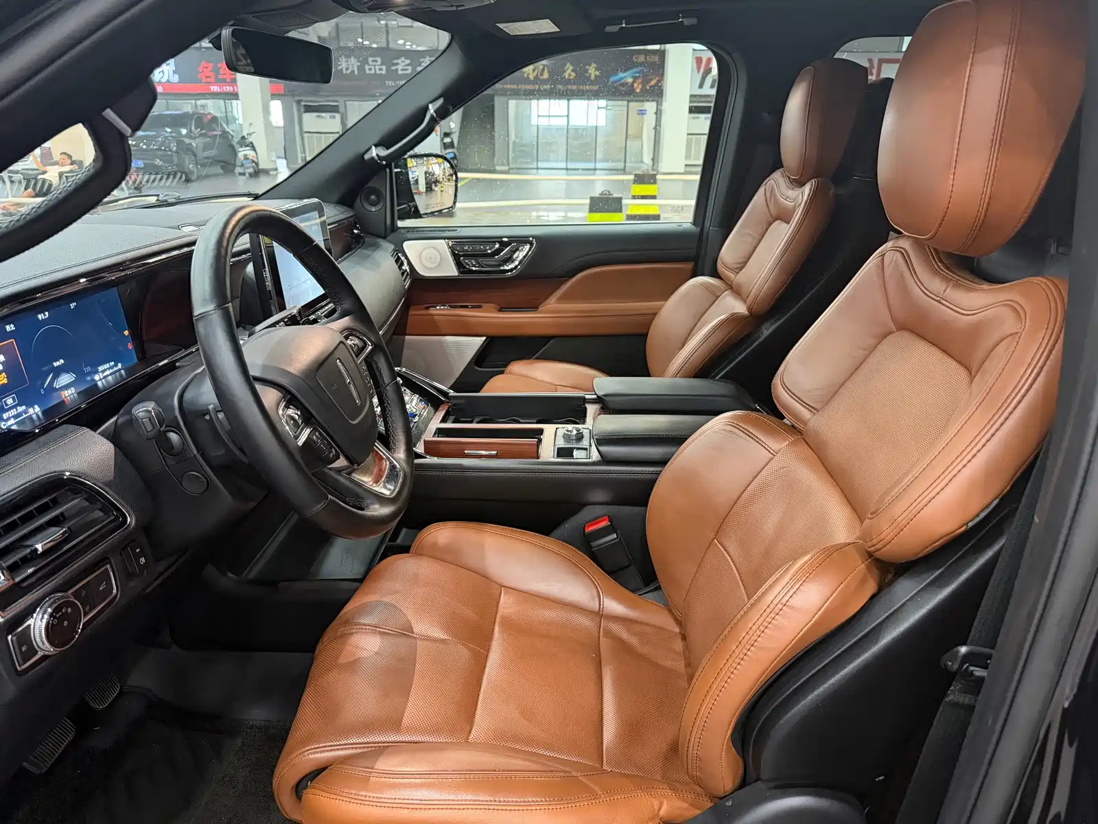 Фото 4 - Lincoln Navigator