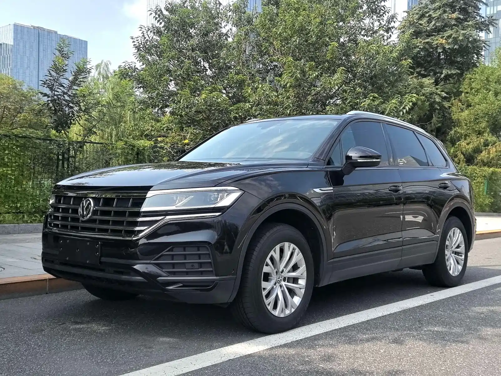 Фото 1 - Volkswagen Touareg