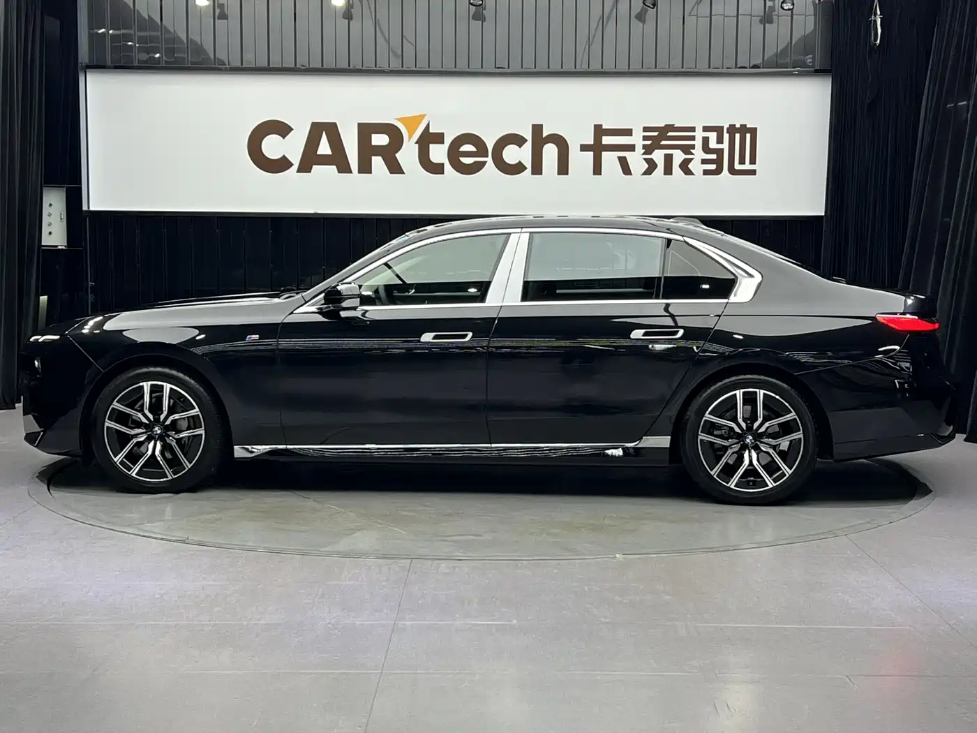 BMW 7 Series 2023 Model 735Li M Sport Package фото 4