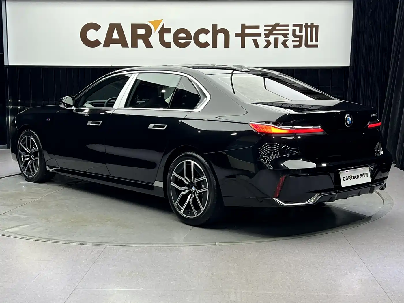 BMW 7 Series 2023 Model 735Li M Sport Package фото 5