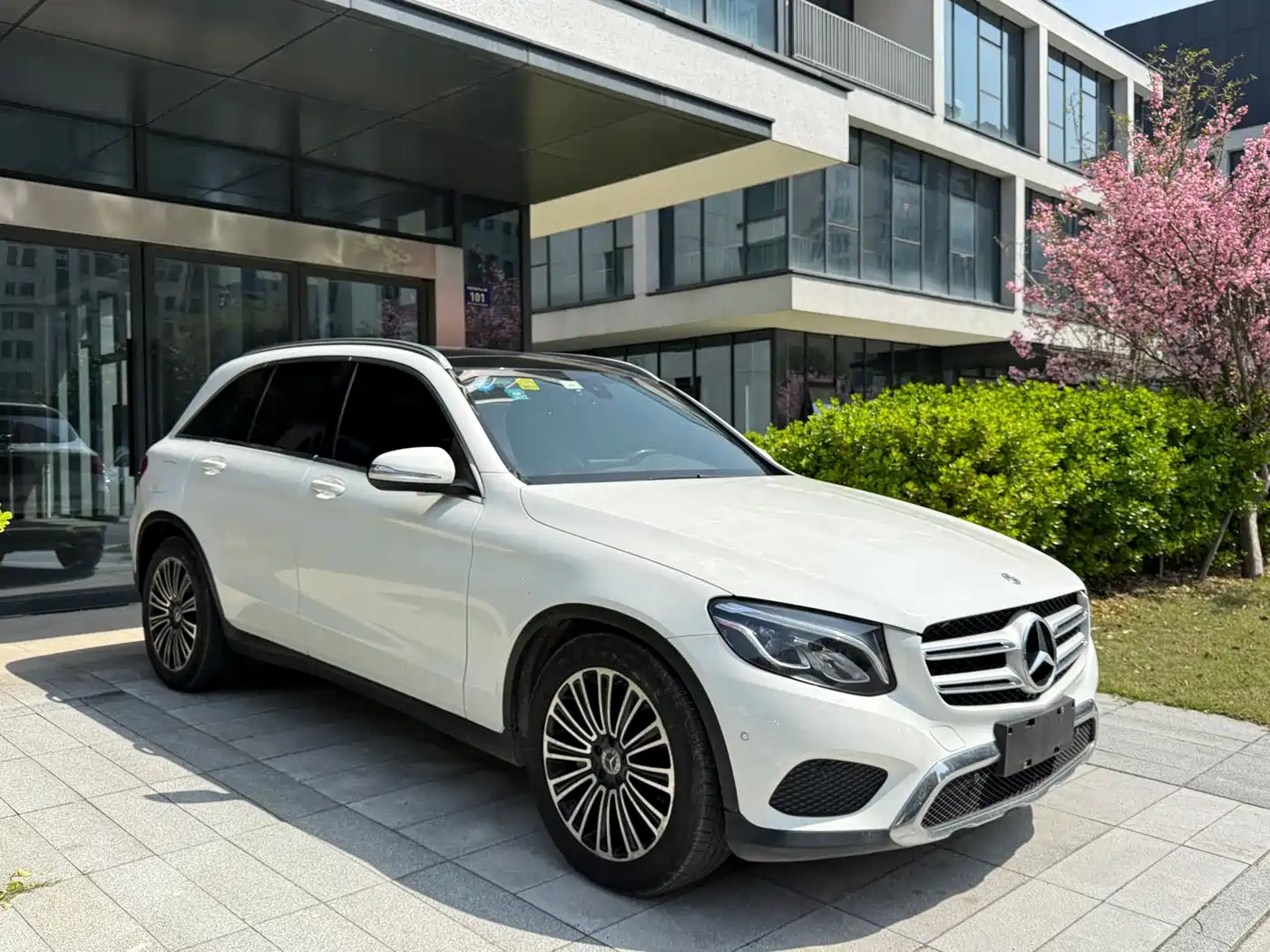 MERCEDES-BENZ GLC