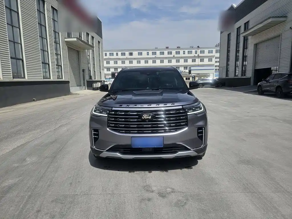 Photo 5 - Ford Explorer