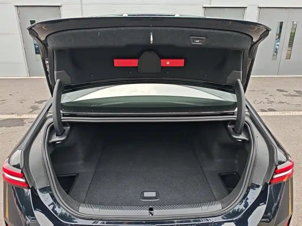 BMW i5 2025 2025 eDrive 35L M Sport Package