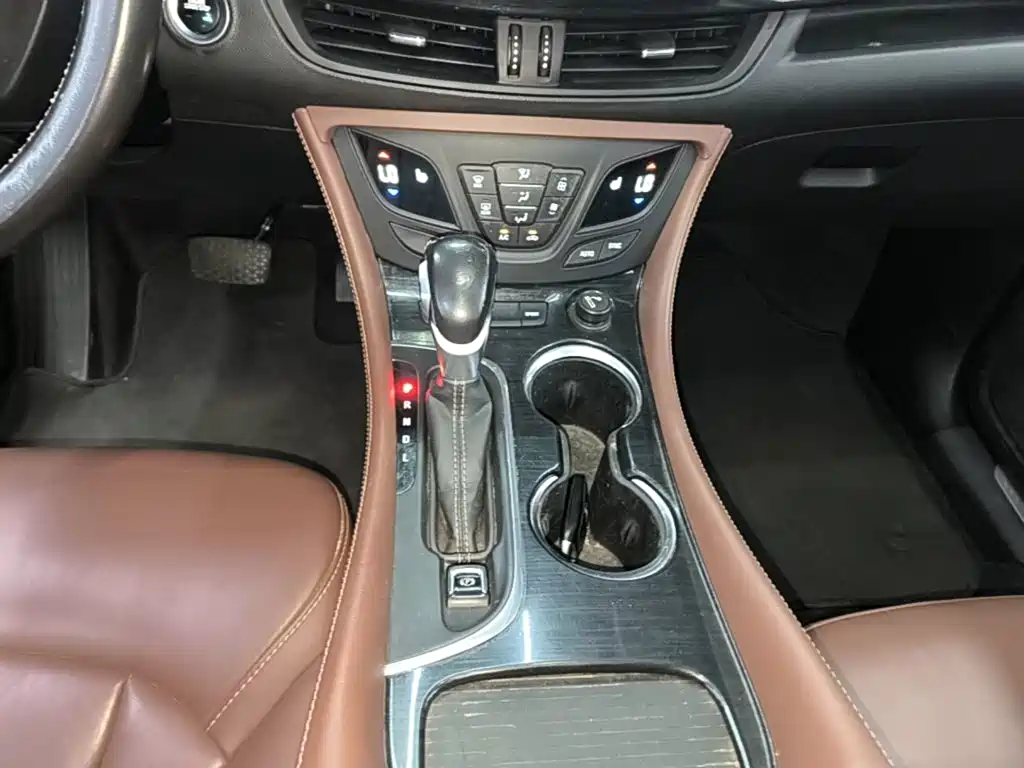 Фото 14 - Buick Envision Plus