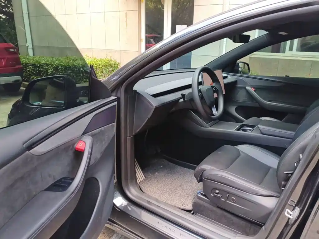 Tesla Model Y L 2026 2025 Facelift Long Range AWD