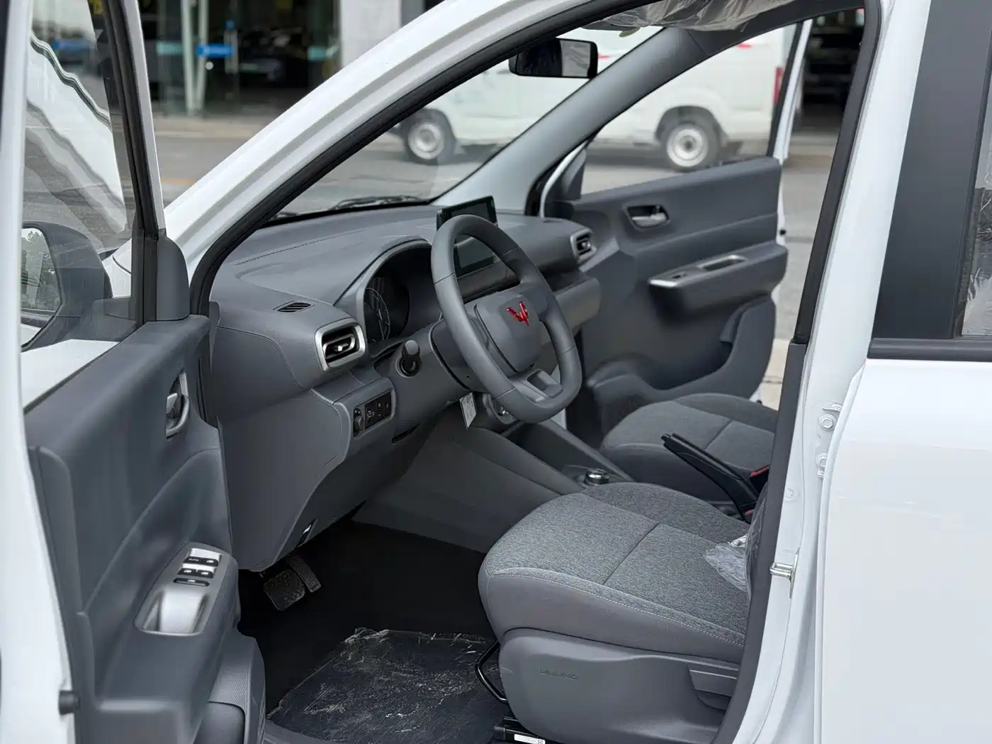 Wuling Motors Wuling Hongguang New Energy 2026 2025 Extended-Range Hybrid 50KM Comfort Version