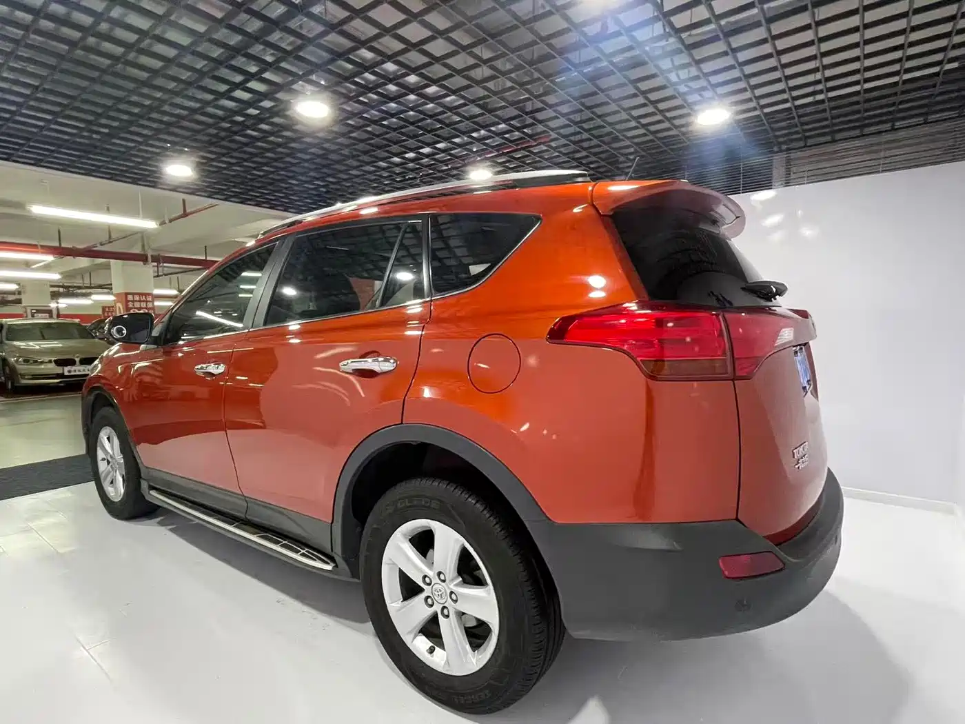 Photo 7 - Toyota RAV4