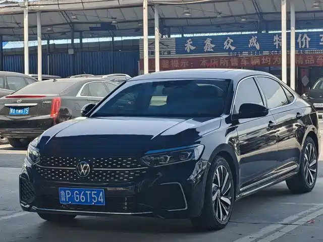 Volkswagen Passat 330TSI, Star Sky Luxury