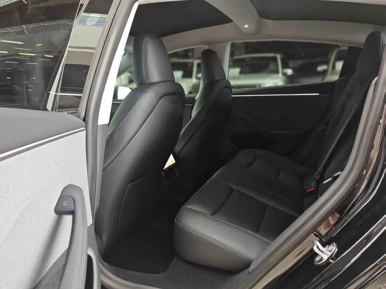 Фото 8 - Tesla Model 3