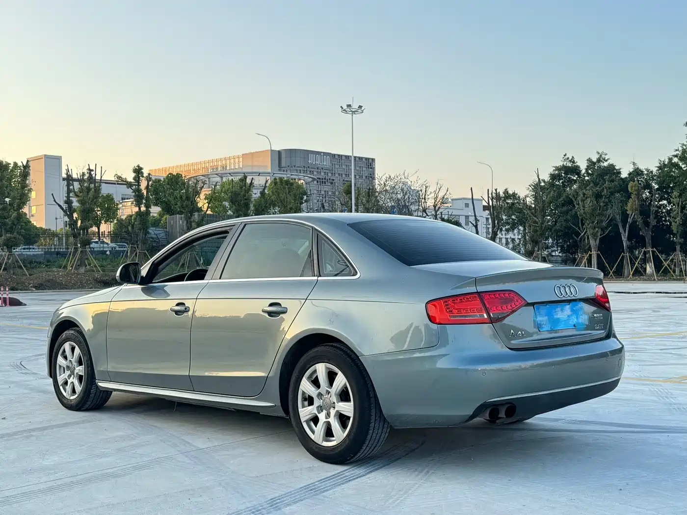 Фото 5 - Audi A4L