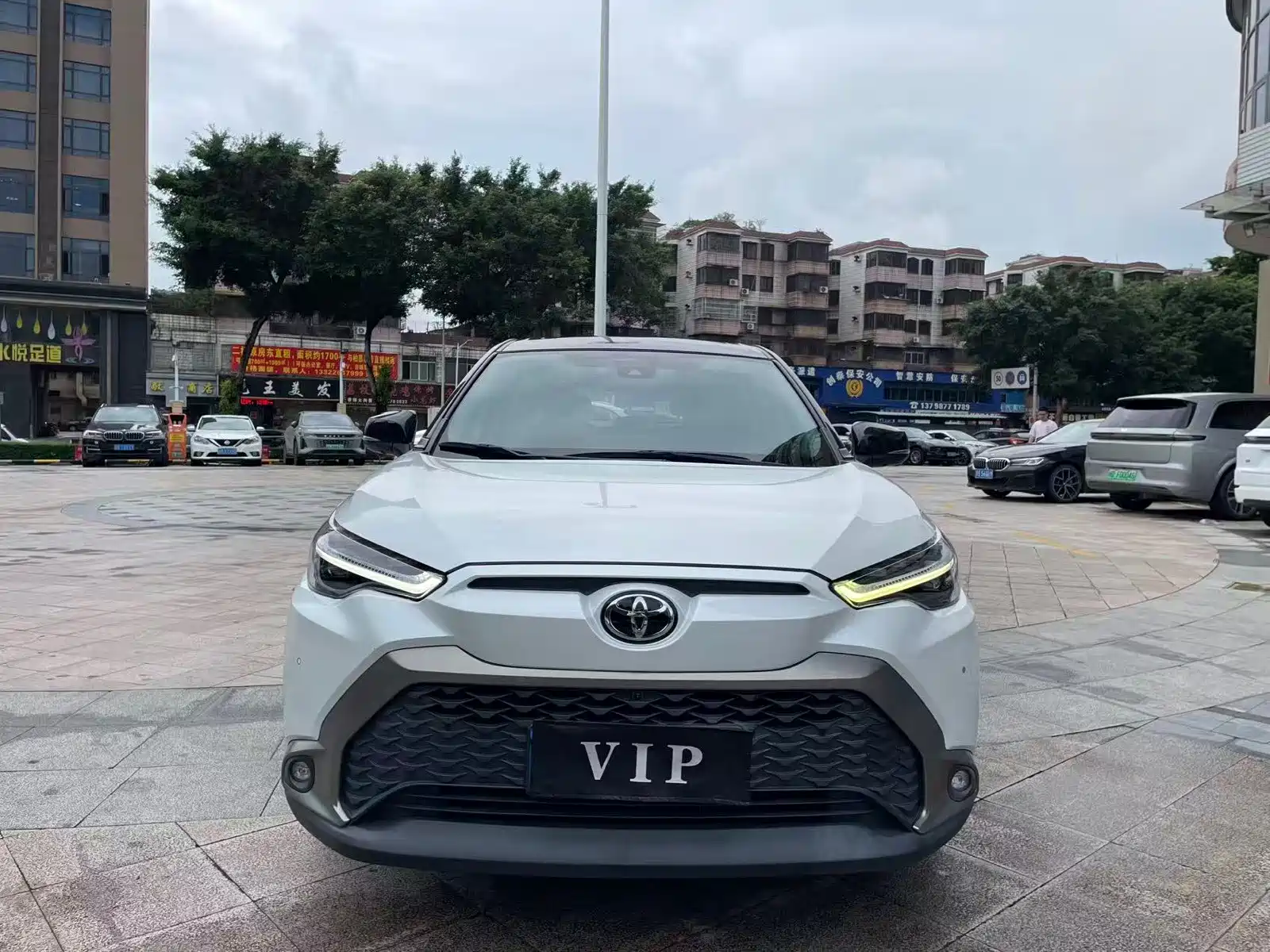 Photo 2 - Toyota Frontlander
