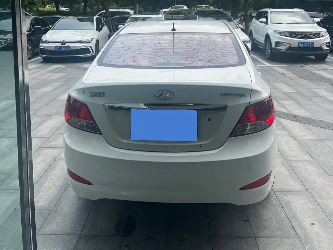 Фото 4 - Hyundai Verna