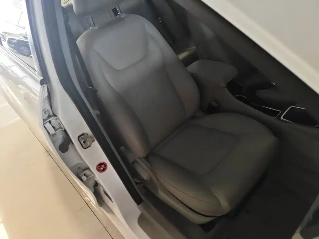 Фото 25 - Geely Emgrand