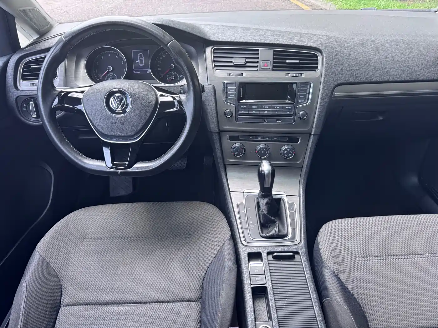 Photo 14 - Volkswagen Golf