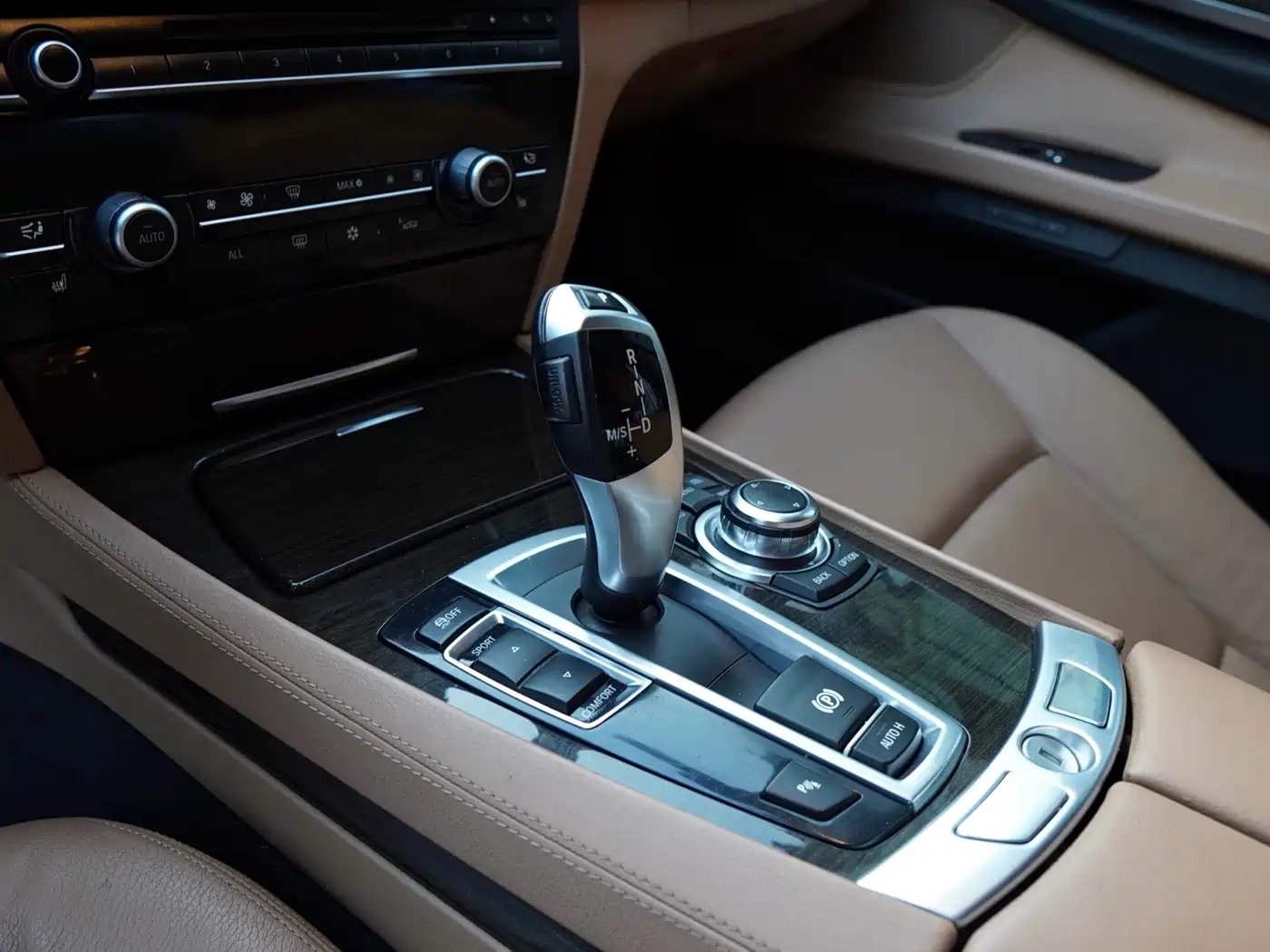 BMW 7 Series 2011 730Li Elegance фото 20