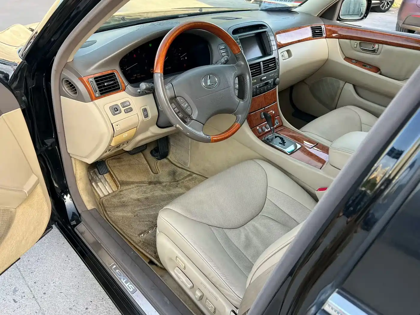 Фото 5 - Lexus LS