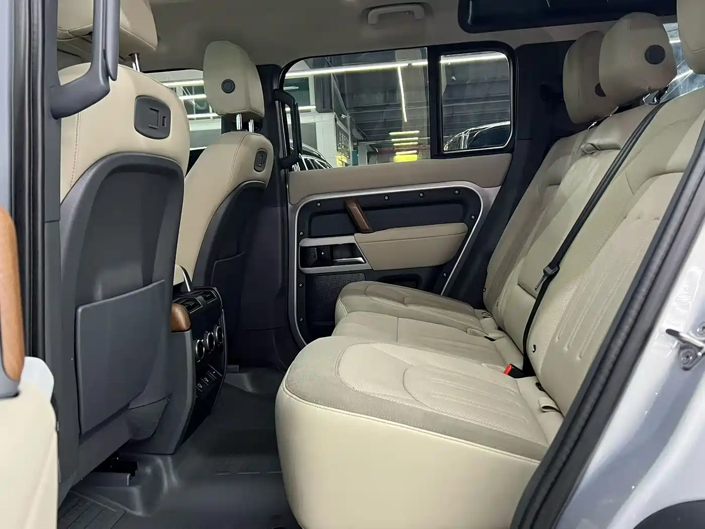 Land Rover Defender 2021 110 P400 X фото 4