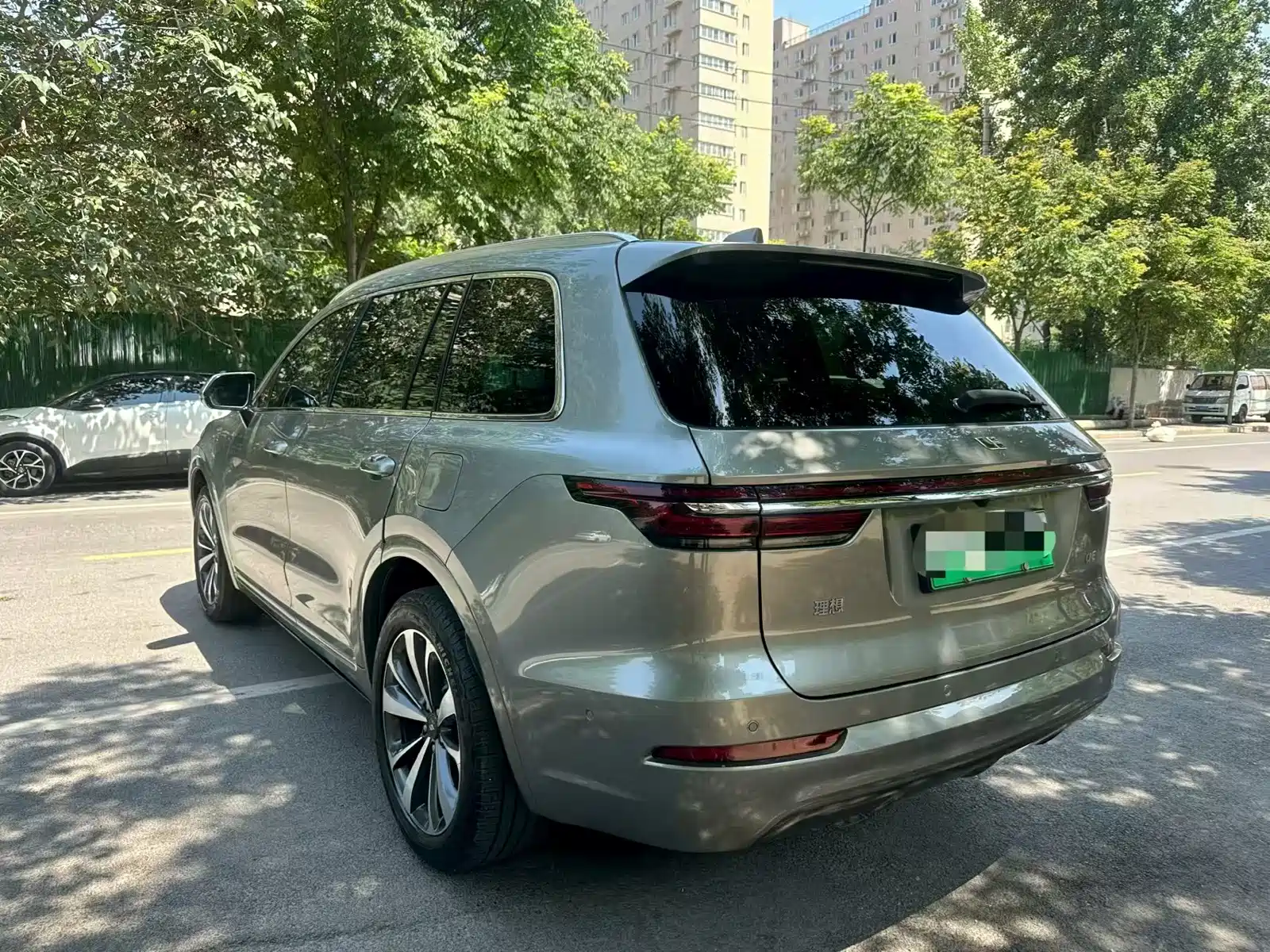 Photo 7 - Li Auto Li ONE