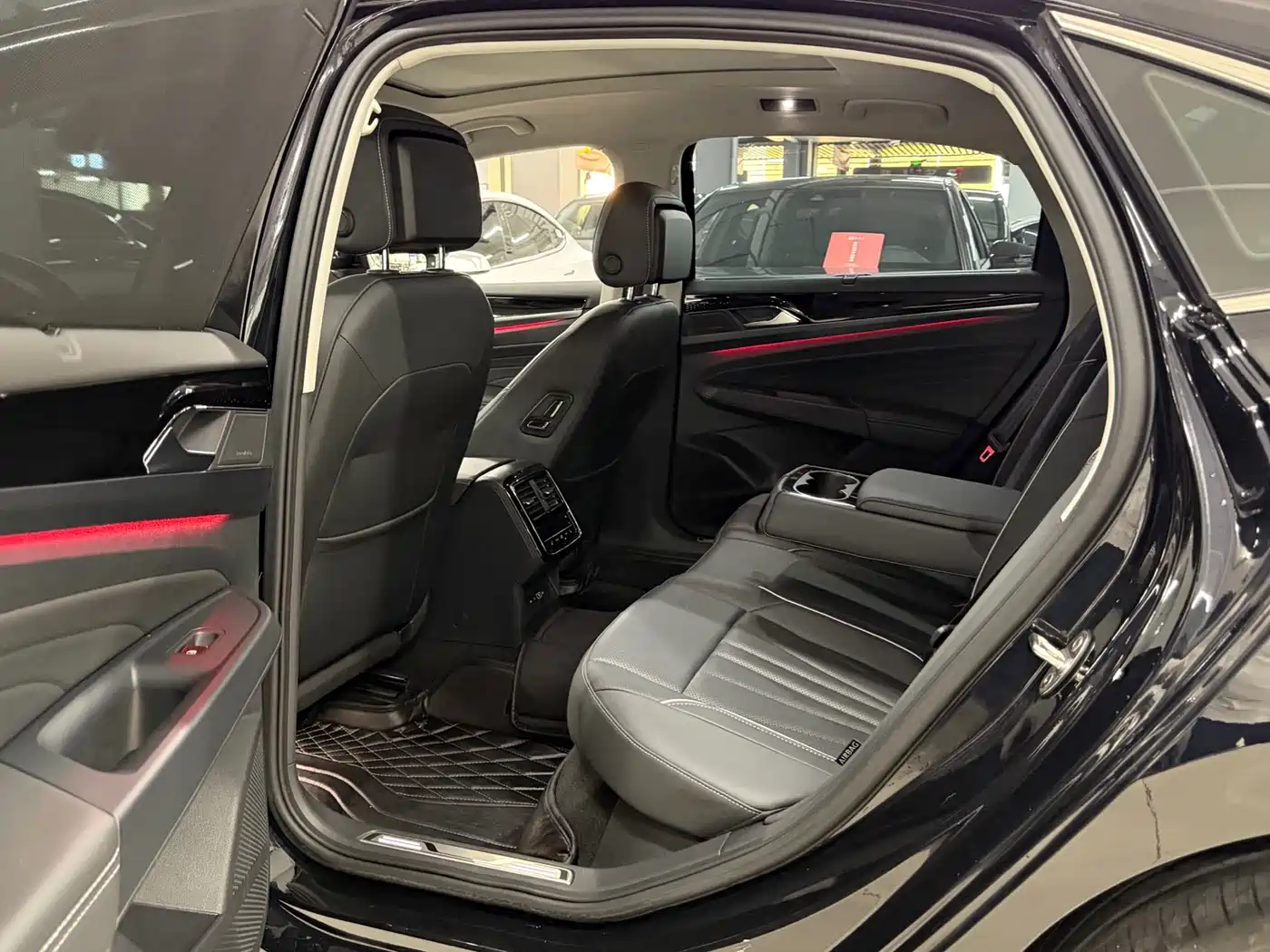 Volkswagen Passat 2023 380TSI Flagship Edition фото 12