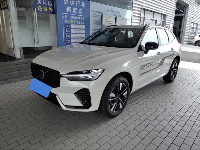VOLVO XC60 2025